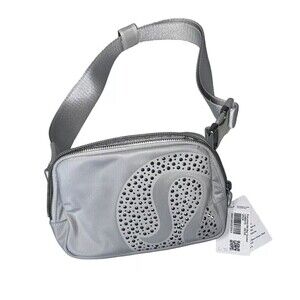 NWT LULULEMON EVERYWHERE BELT BAG STUDDED VAPOR WHITE W/ SILVER STUDS 1L
